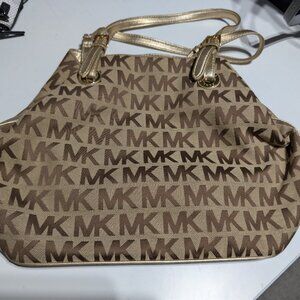 Authenticated Michael Kors Signature Jet Set Tote Excellent Condition